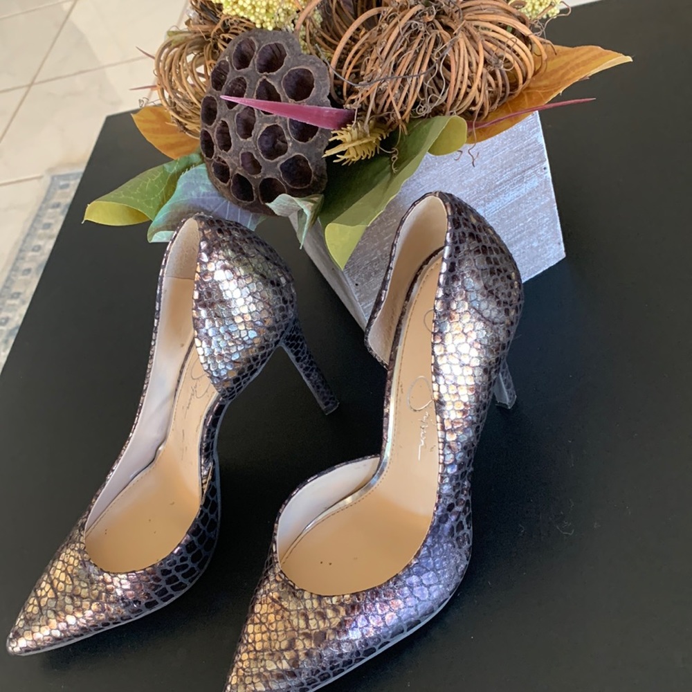 Jessica Simpson 7.5, in excellent condition , wore a hand full of times.